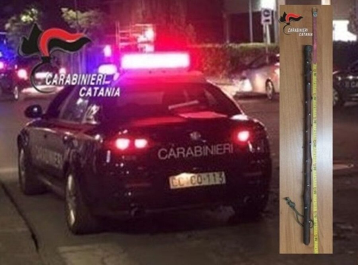Biancavilla, tenta di sfuggire ai controlli: 23enne denunciato, nel bagagliaio un bastone chiodato pronto all’uso - 