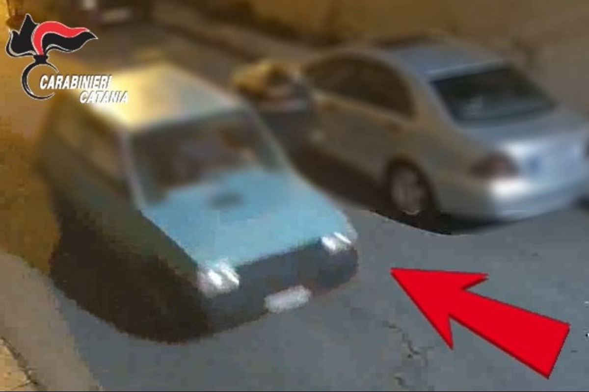 GIARRE. Spingono un’auto rubata a fari spenti nella notte: scoperti dai Carabinieri, fuga e arresti - 