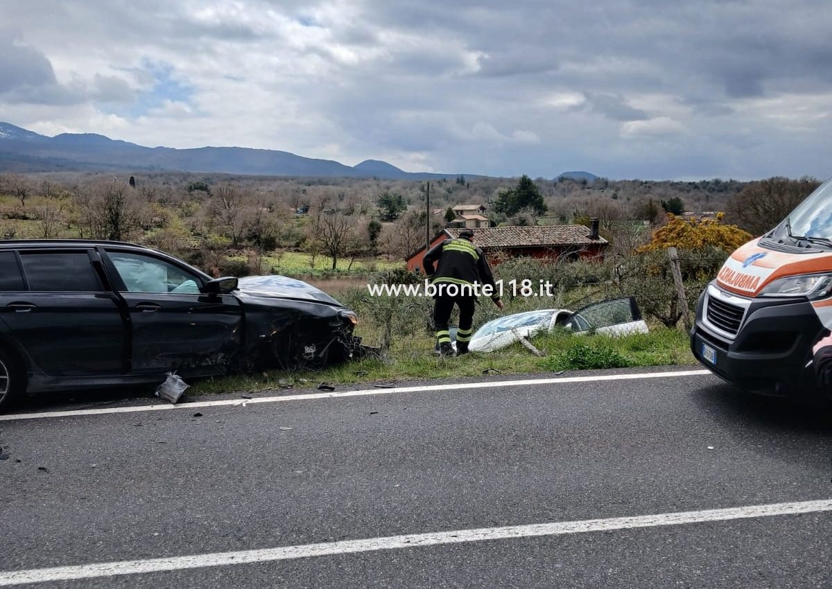 Scontro tra due auto sulla SS 284 tra Randazzo e Maletto: due feriti  - 