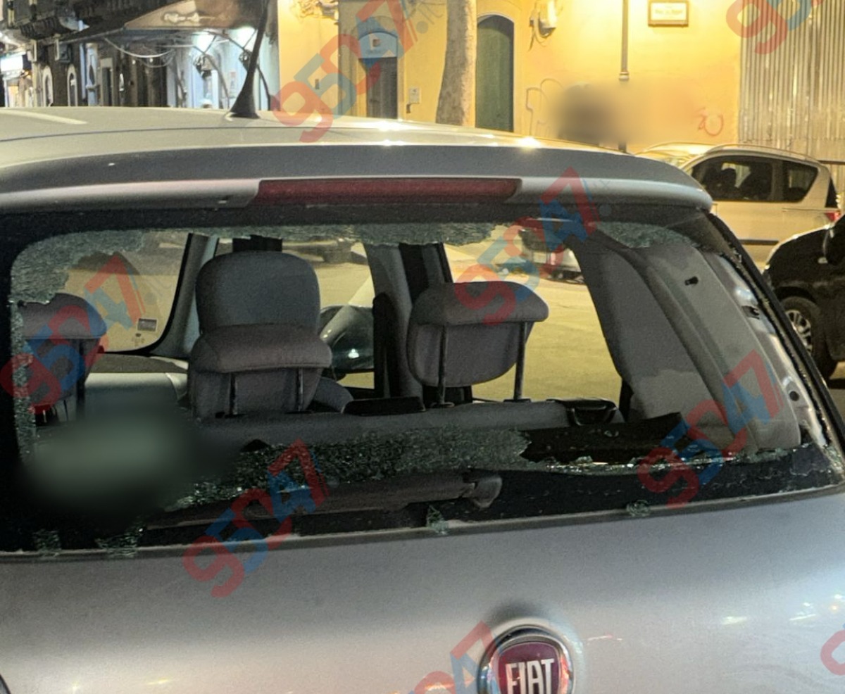 Paternò, auto con il vetro distrutto in zona Sant’Antonio: possibile collegamento con una rissa in strada (FOTO) - 