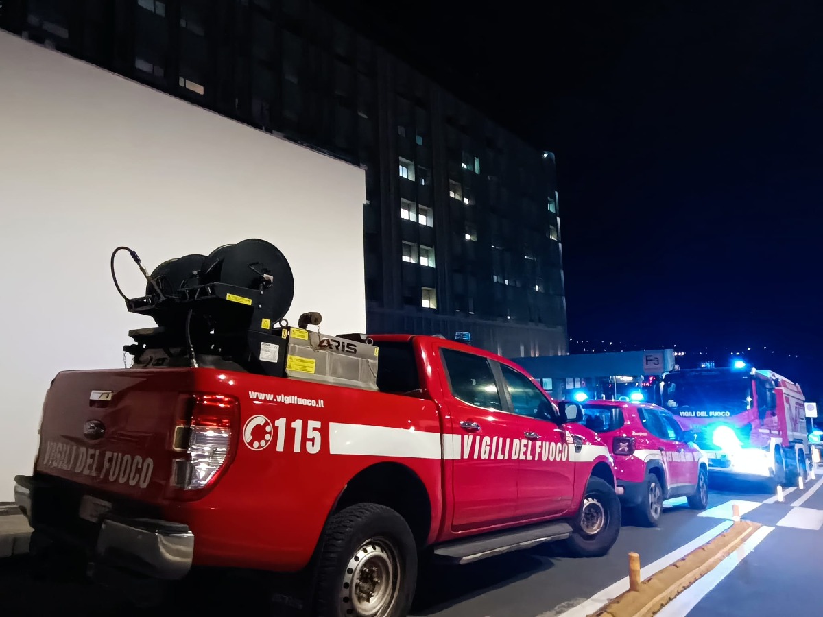 🔥 CATANIA, INCENDIO AL CANNIZZARO: PAURA NEL BLOCCO F3, NESSUN FERITO - 