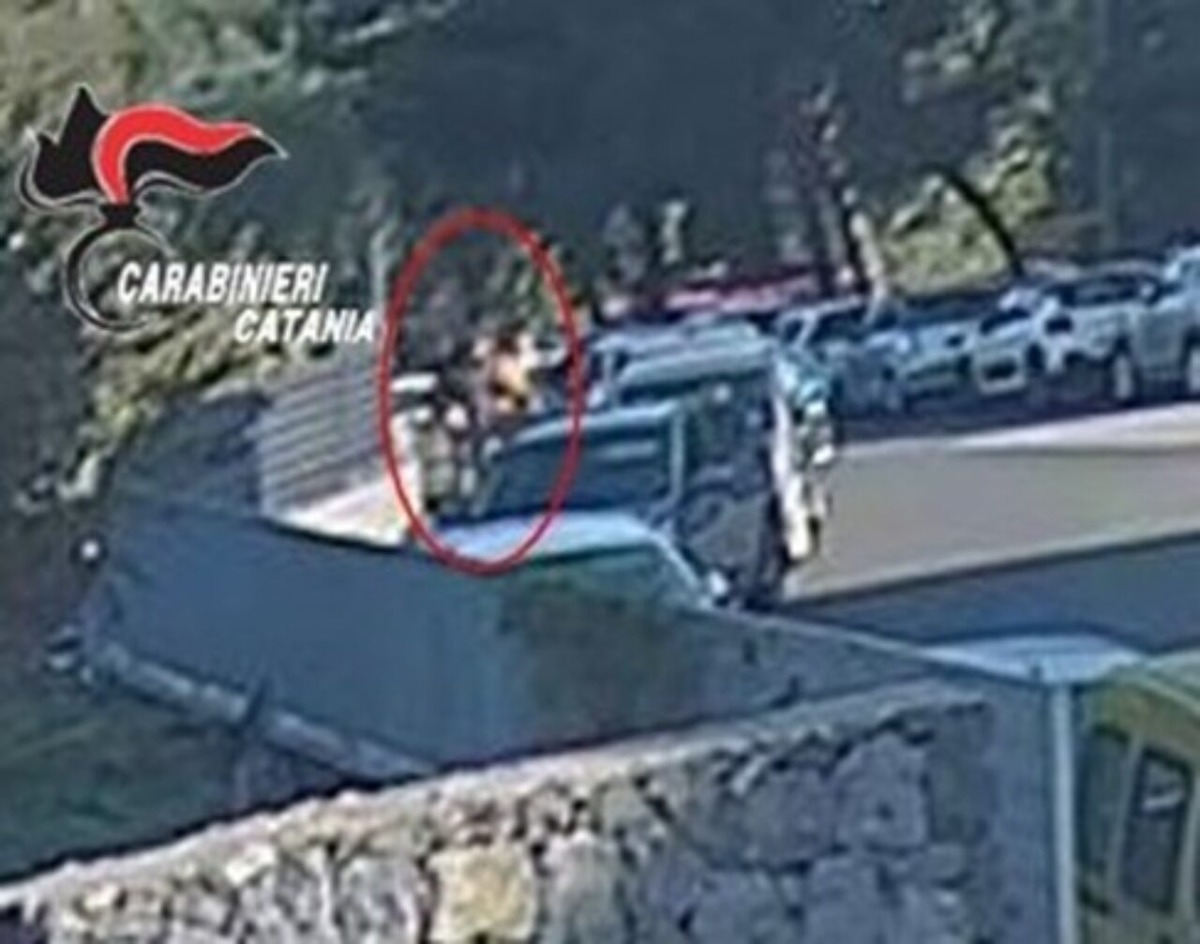 Tremestieri Etneo, furto in auto ripreso dalle telecamere: denunciato 19enne di Mascali - 