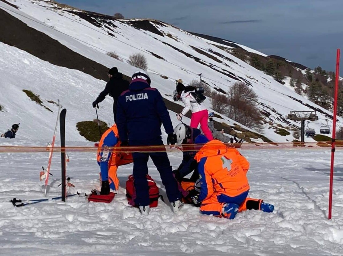 Etna, soccorse 5 persone sulle piste: sanzioni per sciatori senza casco né assicurazione - 