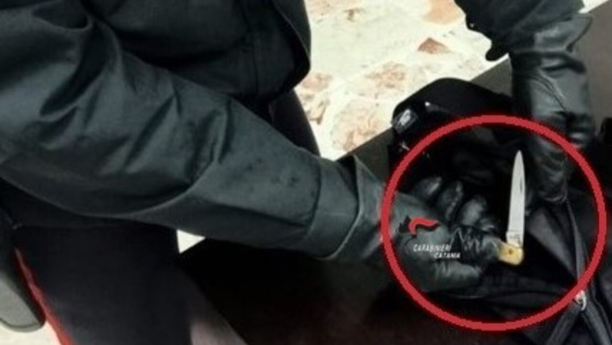 Bronte, girava con un coltello in tasca: denunciato 48enne dai Carabinieri - 