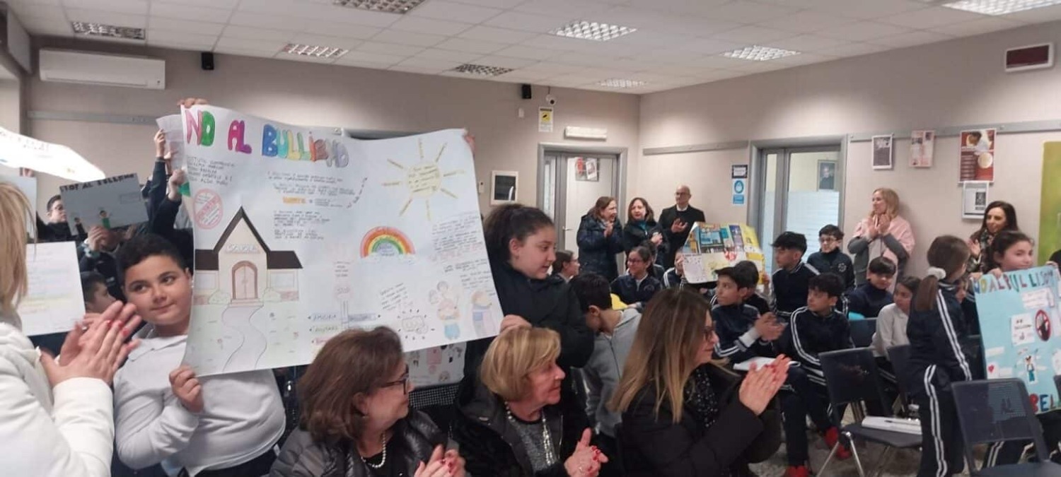 “Non siete soli”: la Polizia nelle scuole di Paternò e Ragalna contro bullismo e cyberbullismo - 