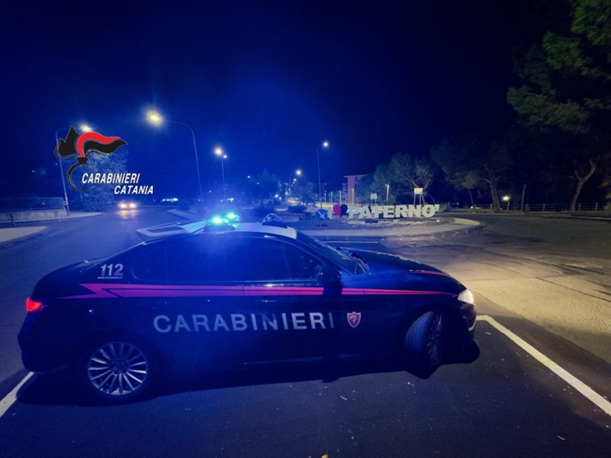 Paternò, estrae una pistola e minaccia di uccidere fratelli e madre 90enne: denunciato 54enne