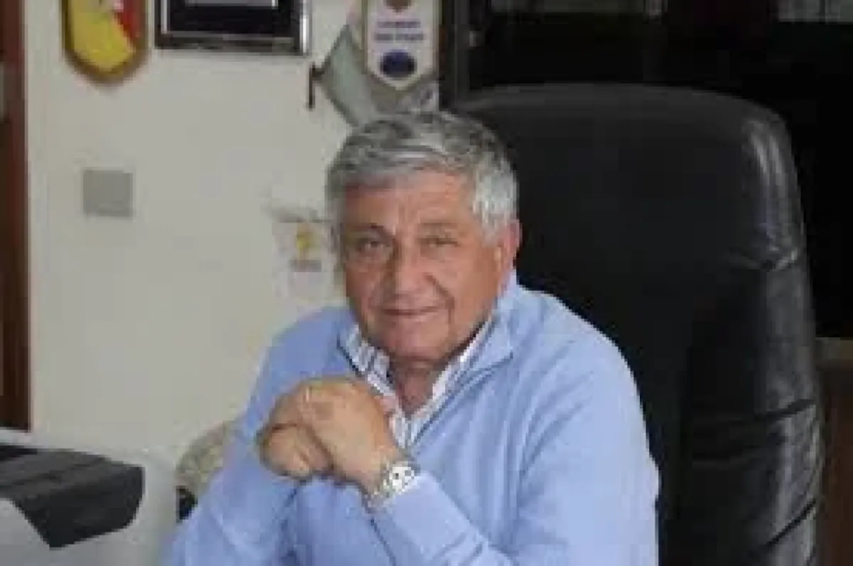 Forza d’Agrò, arrestato il sindaco: false residenze per voti, coinvolti consigliere, agente della municipale e ausiliario - 