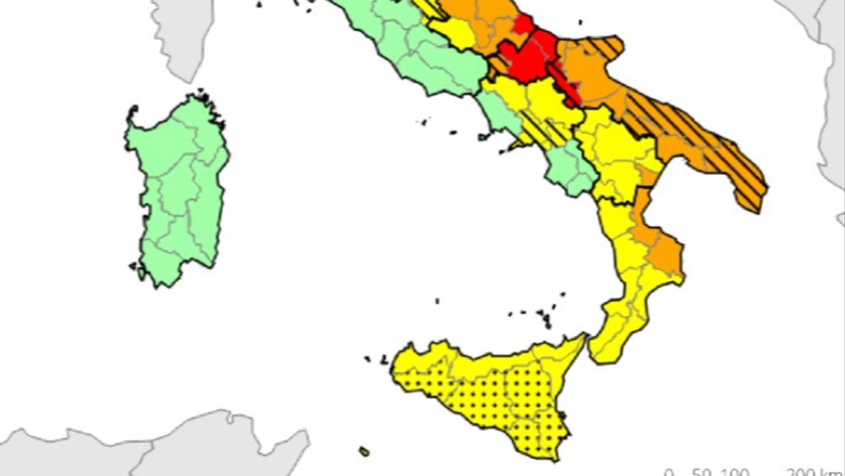 Maltempo, allerta rossa su Abruzzo, Molise e Puglia: Sicilia sotto piogge e vento, allerta gialla su tutta l’Isola - 