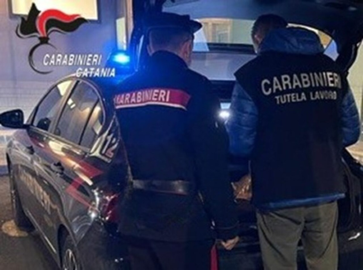 Catania, controlli in centro: bar di via Etnea nei guai, 2 lavoratori su 9 in nero. Denuncia, multa e attività sospesa - 