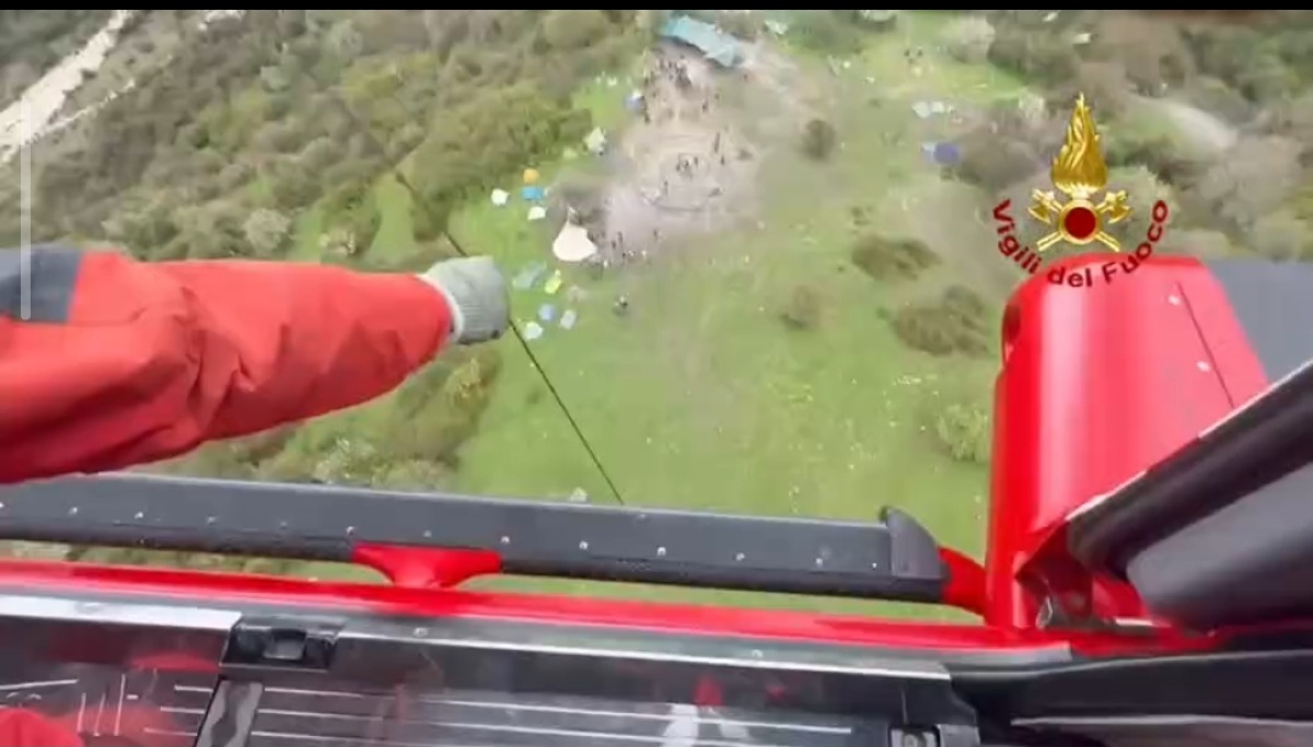 🔴 ULTIM’ORA – Messina, maltempo: Vigili del Fuoco in azione a San Fratello, 100 persone isolate - 