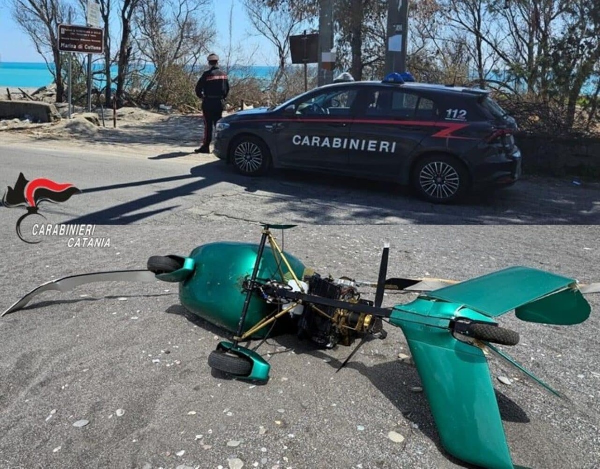 Fiumefreddo, atterraggio d’emergenza sulla spiaggia: ultraleggero si ribalta, pilota salvo grazie ai Carabinieri - 