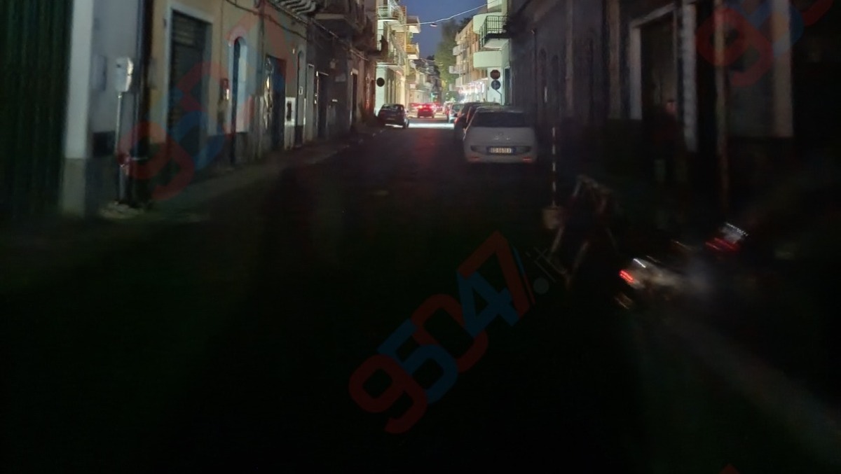 Paternò, buio totale da giorni: viale Libertà, via Tasso e altre vie senza illuminazione - 