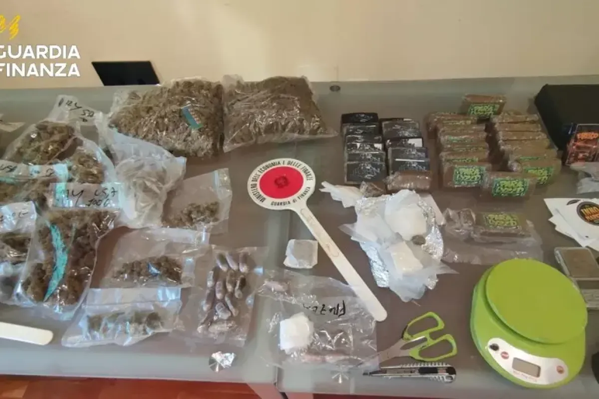 Caltanissetta, droga venduta sui social e spedita per posta: 2 arresti, oltre 2 milioni di euro e 4mila spedizioni - 