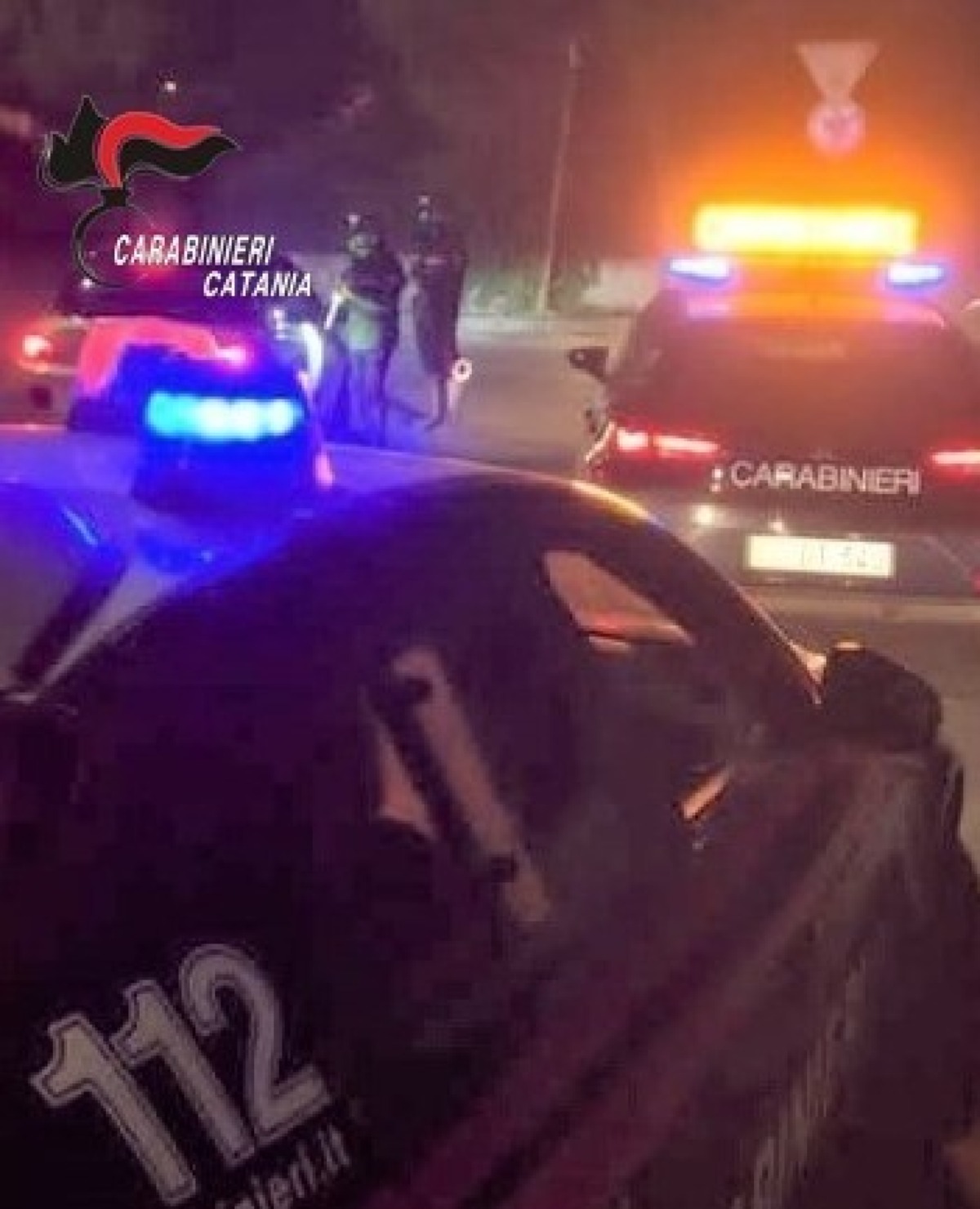 Paternò, 16enne arrestato per spaccio: sorpreso a cedere marijuana in piazza, senza patente alla guida dello scooter - 
