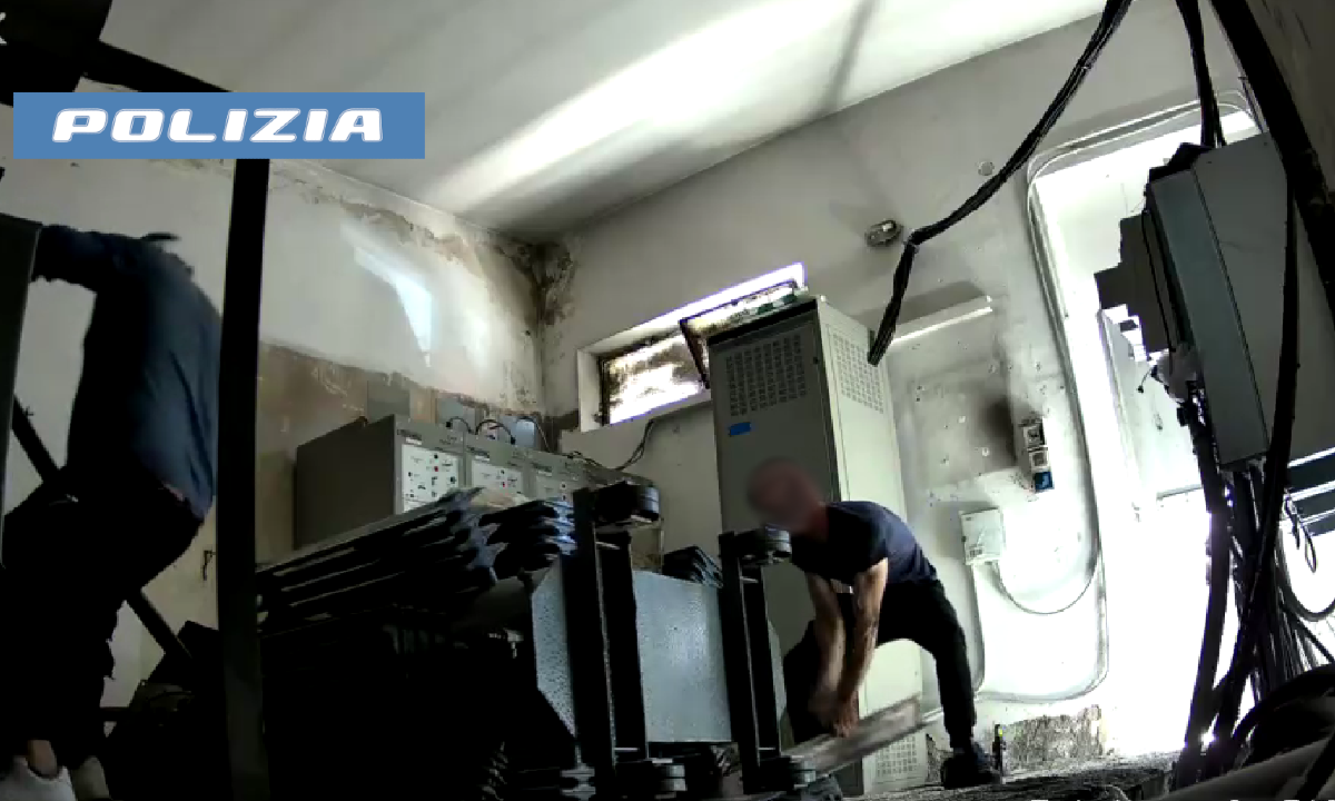 Catania, assalto all’oro rosso: arrestati due ladri in flagranza mentre smontano cavi Enel - 