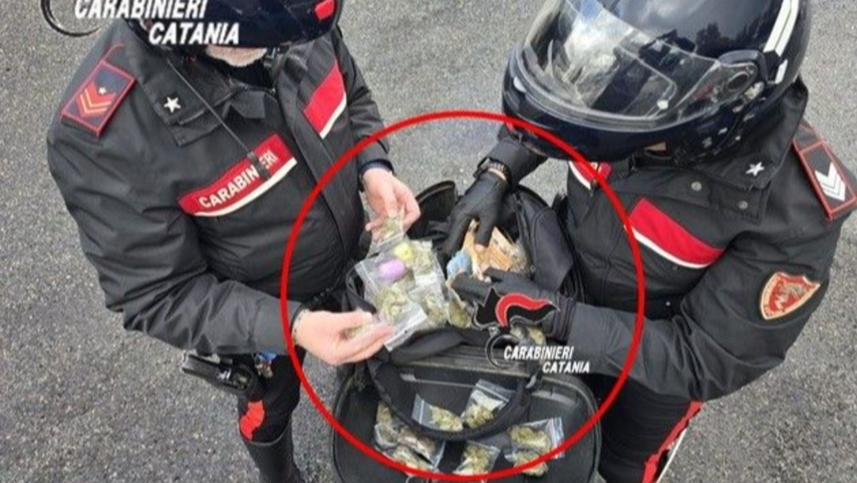 CATANIA. Scappa in scooter contromano e senza patente: inseguimento da film, arrestato 19enne con droga - 