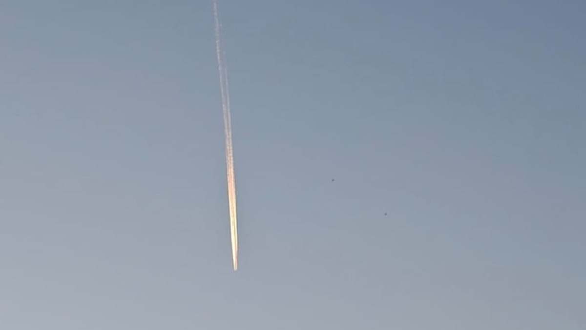 🔴 Svelato il mistero della scia nei cieli questa mattina: era un detrito spaziale - 