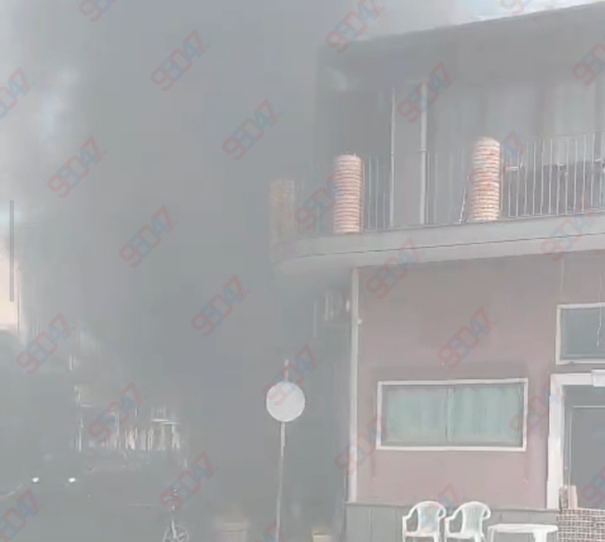 🔥 ULTIM'ORA CATANIA, INCENDIO A PICANELLO: FIAMME IN UNA BOTTEGA, ALTA COLONNA DI FUMO NERO VISIBILE DA LONTANO - 