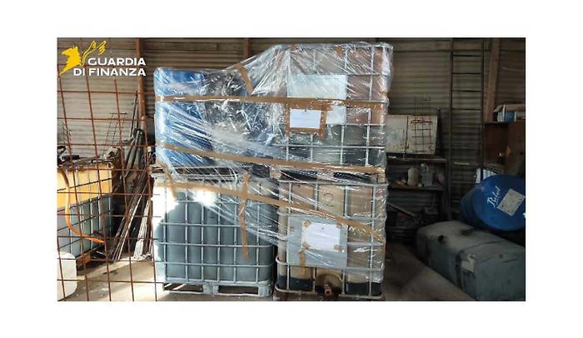 Gasolio agricolo usato per i camion: sequestrati 3 mila litri nel Ragusano, 5 persone denunciate - 