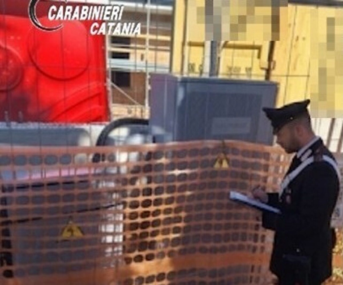 Gravina di Catania, blitz in cantiere: 2 imprenditori denunciati e operai in nero - 