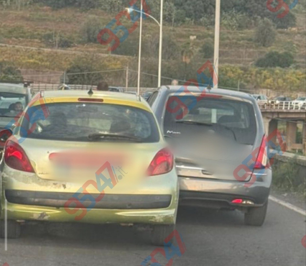 🔴🔴 Paternò, corso Italia bloccato: tamponamento e uscita chiusa scatenano il caos - 