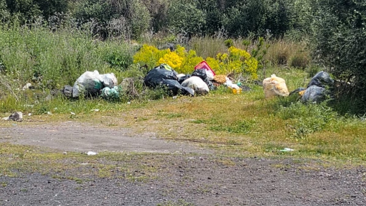 Paternò, piazzetta mai completata e trasformata in discarica: la denuncia da via Lucania - 