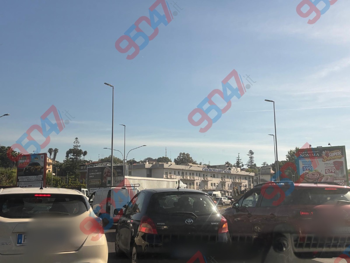 CATANIA – Lunedì nero per il traffico: incidente in via Santa Sofia, città paralizzata - 
