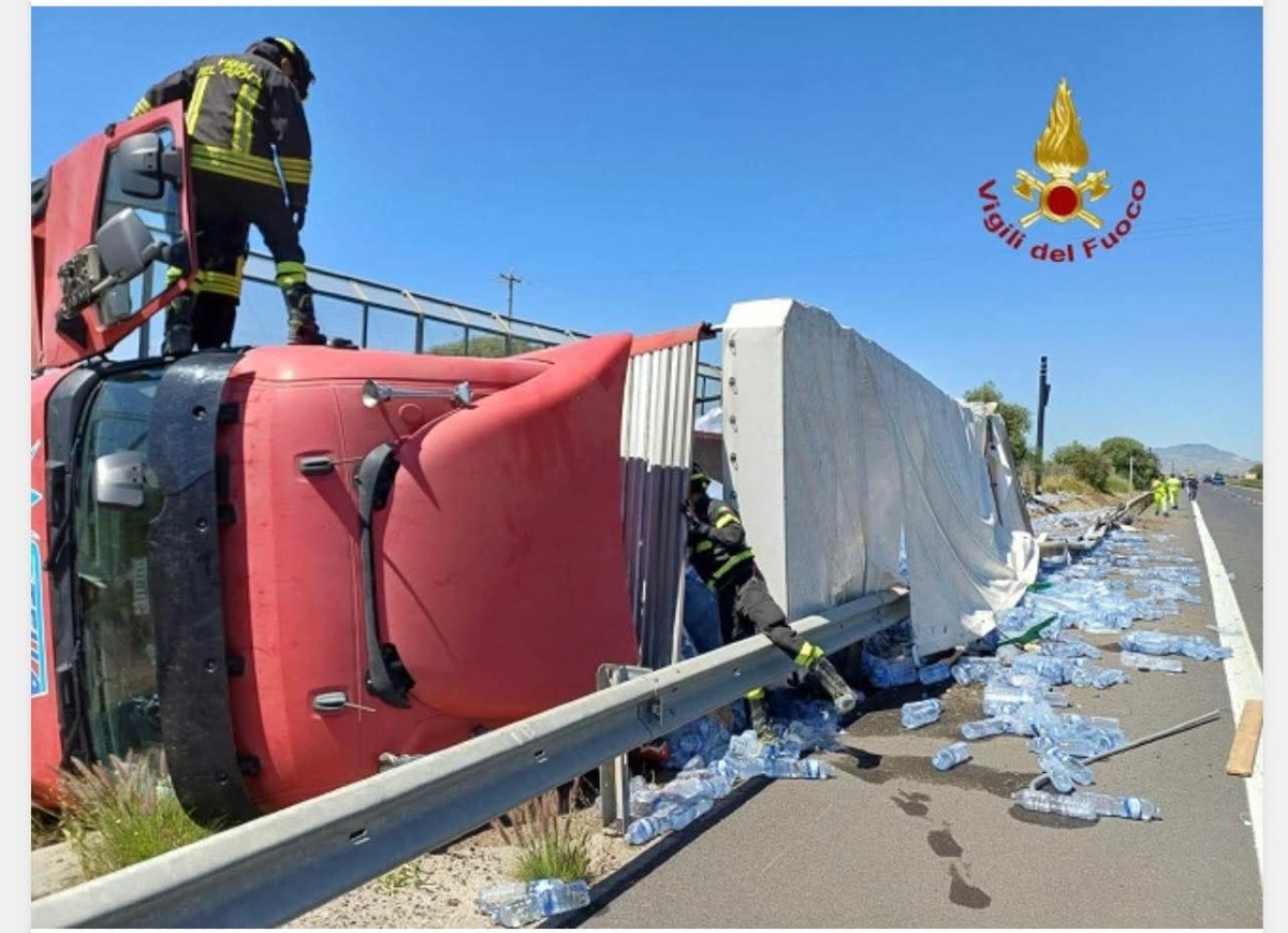🔴🔴 AGGIORNAMENTO. A19, tir carico d’acqua si ribalta a Gerbini: autista ferito in codice giallo dopo l’incidente - 