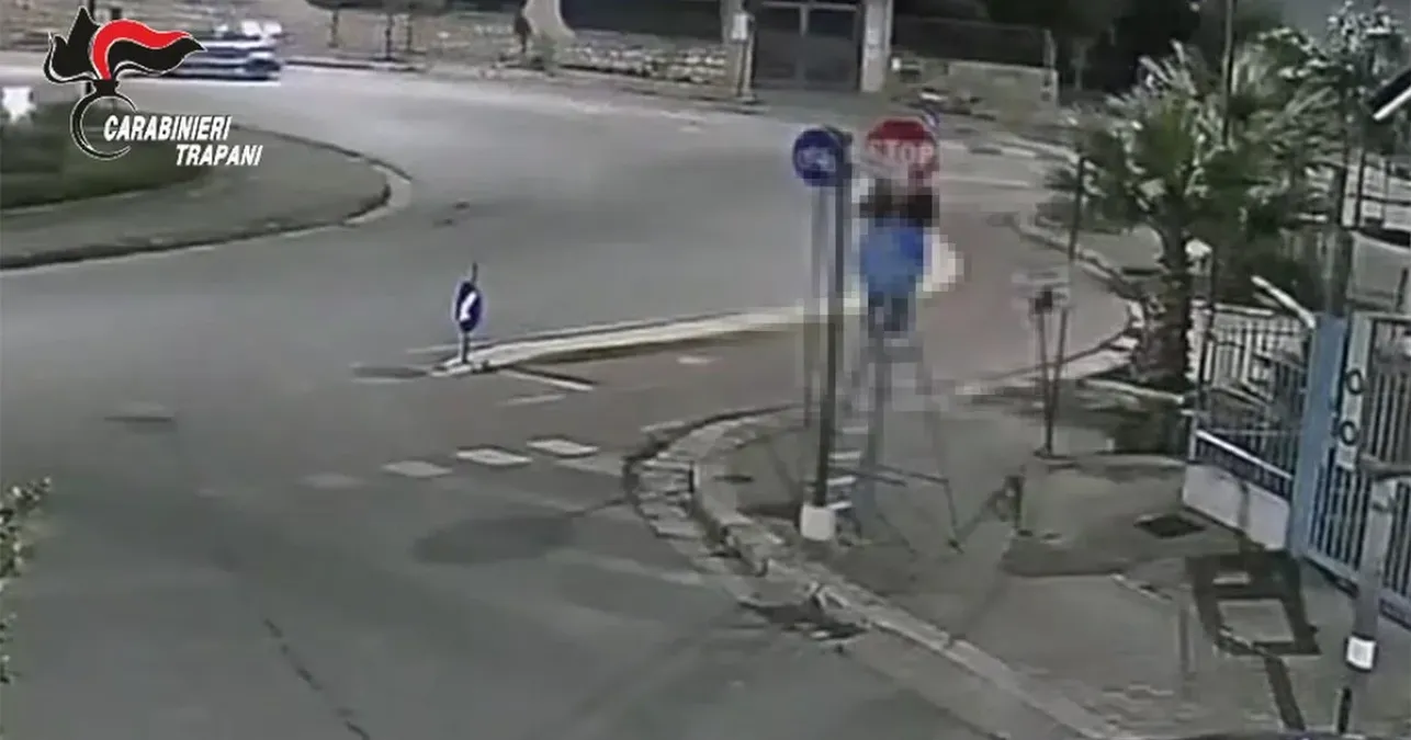 ALCAMO – Smonta i segnali e li inverte nella notte: STOP diventa precedenza, denunciato - 