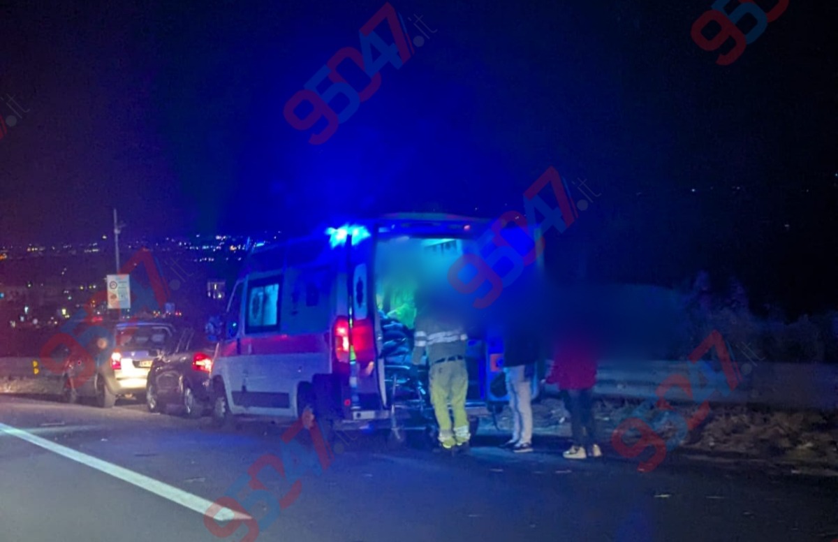 ULTIM’ORA – Paternò, due auto ferme e ambulanza sulla SS121 prima dello svincolo di Paternò: rallentamenti, 🔴🔴 IN AGGIORNAMENTO    - 