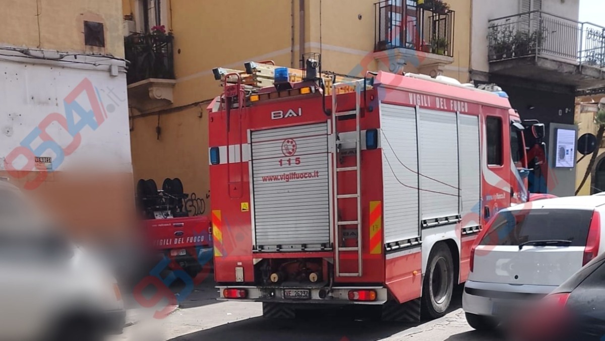 Paternò, intervento dei Vigili del Fuoco e Polizia Municipale  per una persona in difficoltà  - 