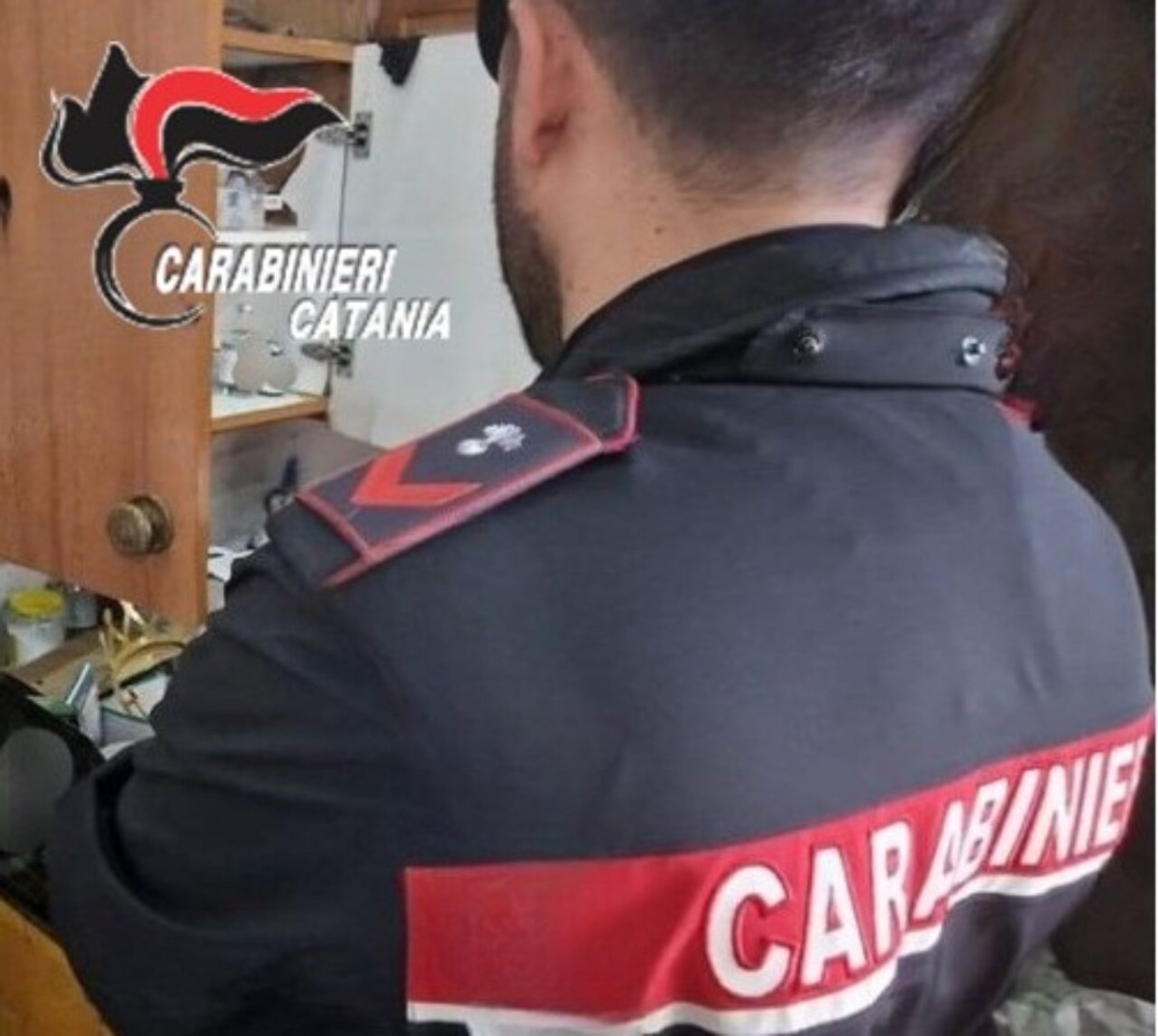 Santo Maria di Licodia. Coca nascosta nel camino: 37 dosi e 6mila euro, arrestato 34enne - 