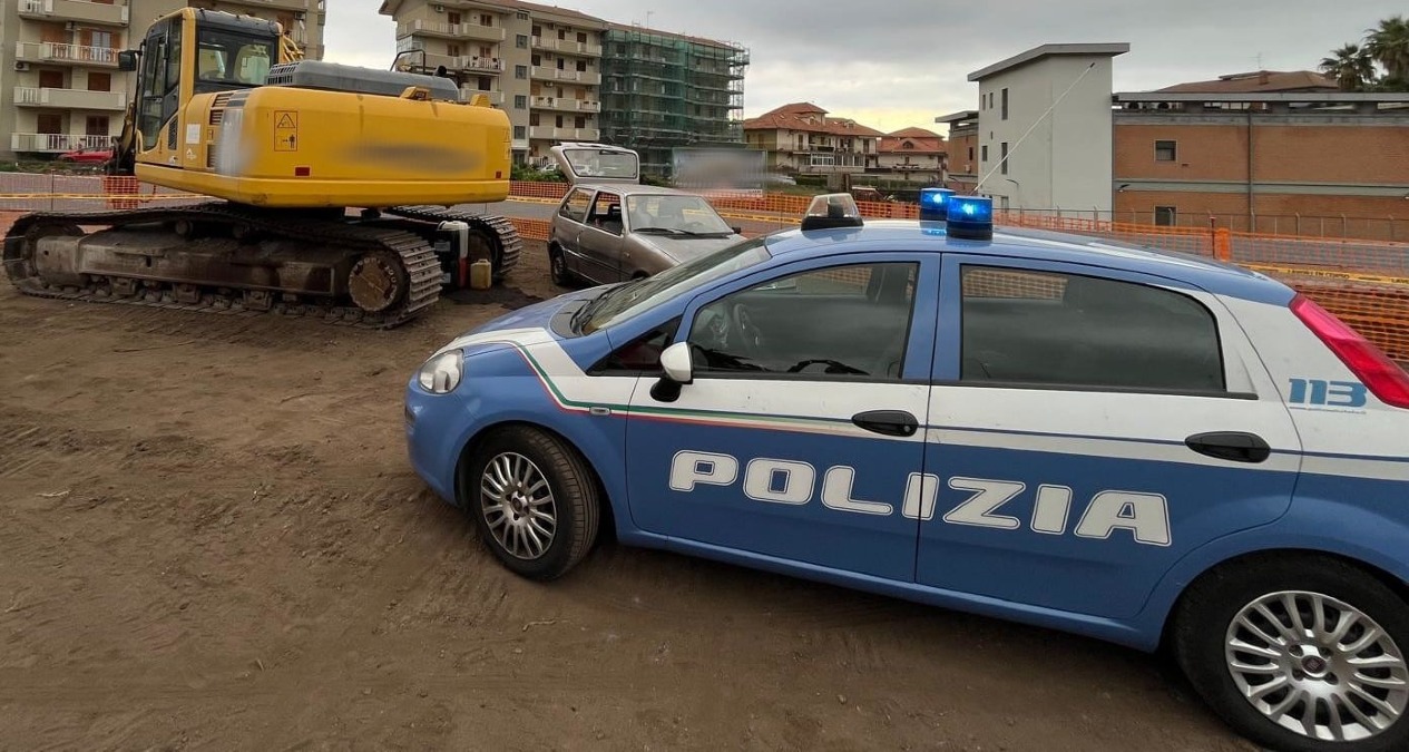 Acireale, sorpreso a rubare carburante da due mezzi pesanti: arrestato - 