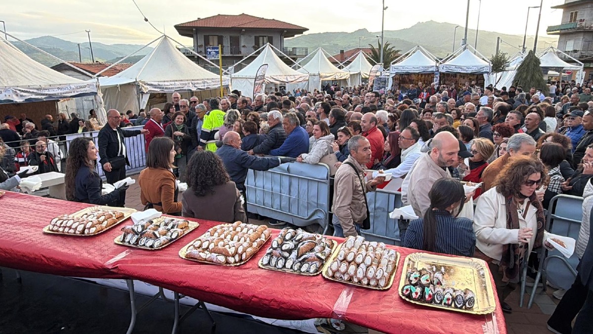 Maniace, sagra da record: migliaia di visitatori e prodotti locali protagonisti - 