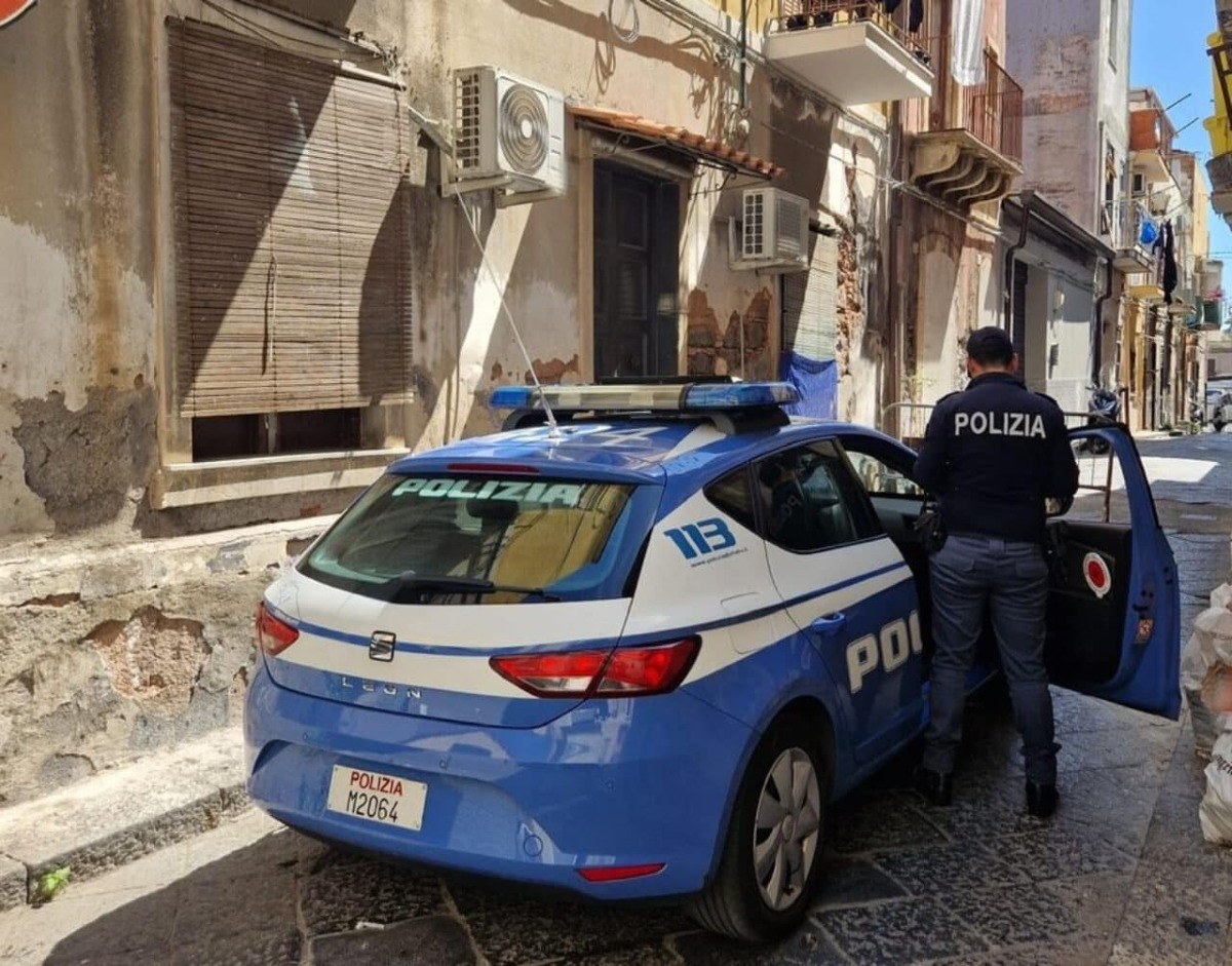 Catania, perseguita l’ex moglie: in casa nascondeva oltre mezzo chilo di droga - 