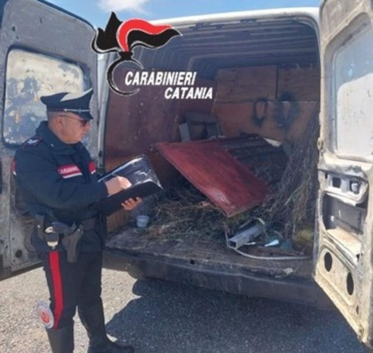 Da Adrano a Randazzo con rifiuti pericolosi sul furgone: denunciati 24enne e 49enne - 