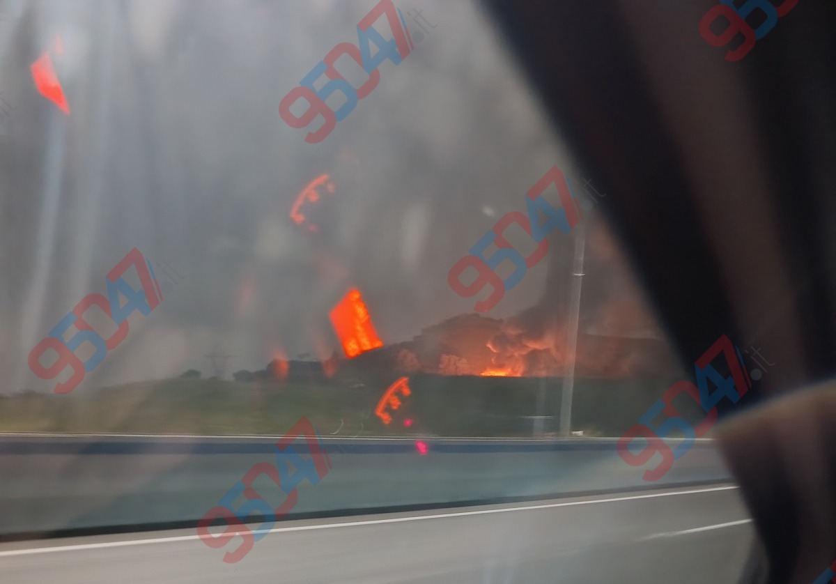 🔥 Catania, incendio a Monte Po: fiamme visibili dalla tangenziale - 
