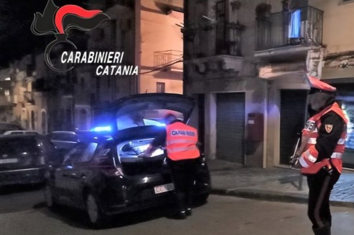 Motta Sant’Anastasia, fugge all’alt dei Carabinieri: 18enne senza patente arrestato con droga e soldi dello spaccio - 