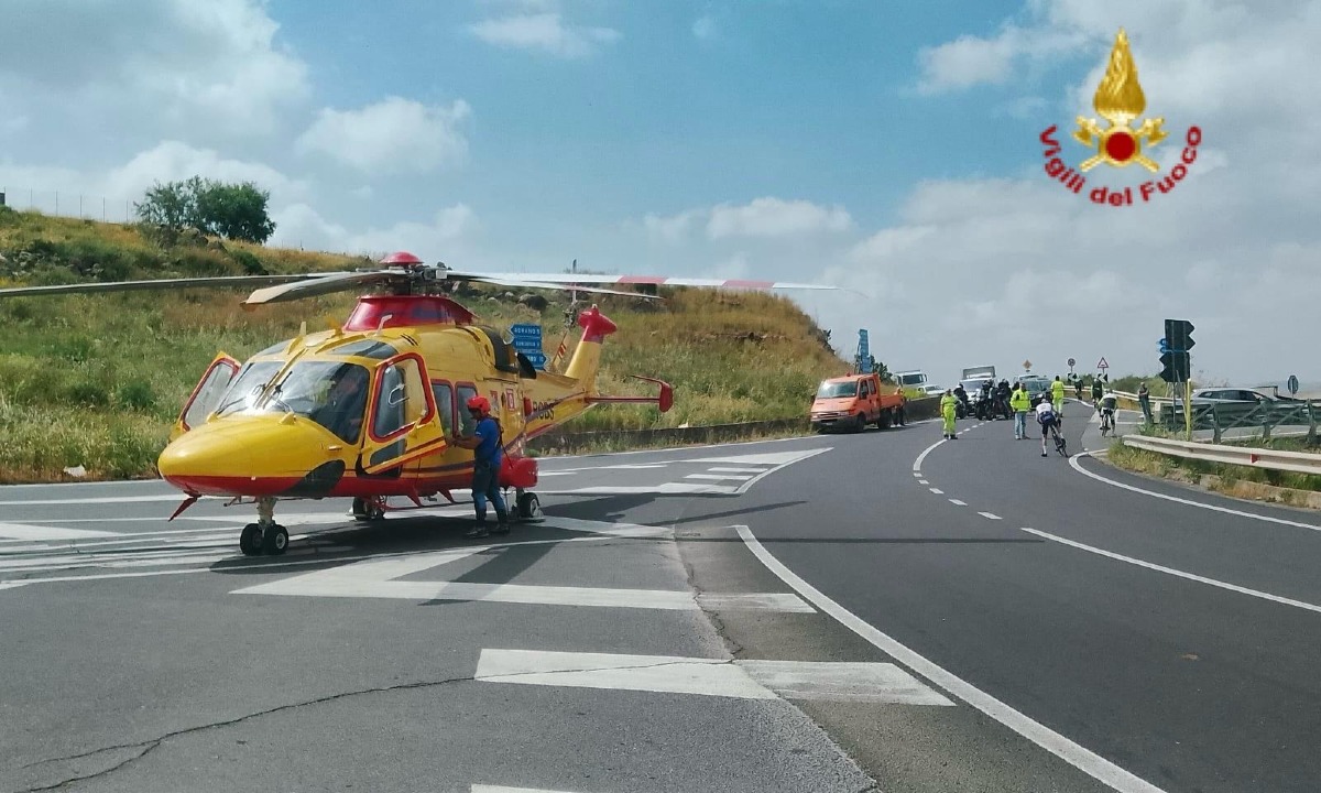 🚨 Adrano, violento incidente sulla vecchia SS121: coinvolte tre auto, ferite anche due donne incinte - 