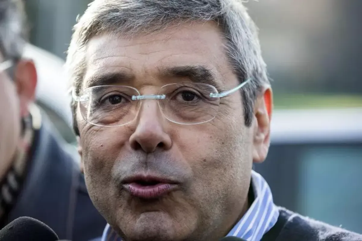 Salvatore Cuffaro patteggia 3 anni: lavori socialmente utili e stop ai rapporti politici - ANSA