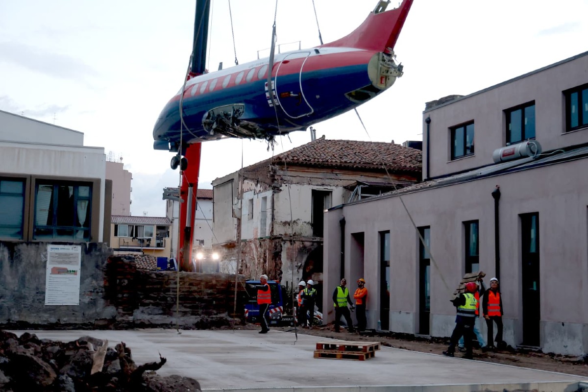 Un vero jet nel centro storico: a Catania il primo Aereo-Scuola d’Italia - 