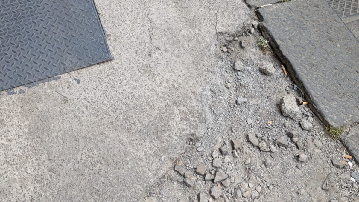 Paternò, scivolo per disabili tra buche e rischi: scatta la segnalazione - 