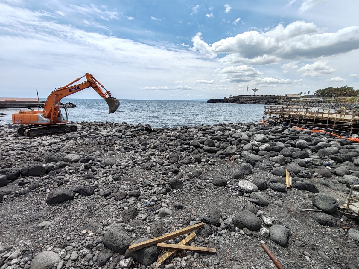 Catania, rinasce la spiaggia di San Giovanni Li Cuti distrutta dal ciclone Harry - 