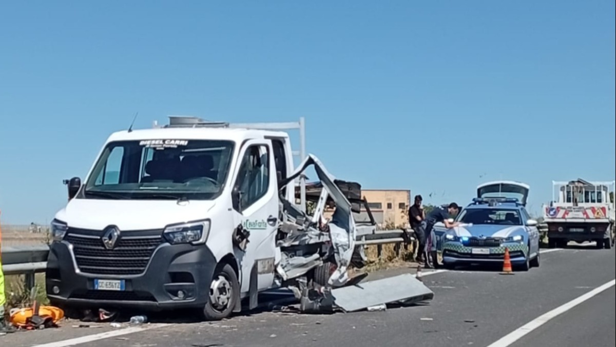 🔴 AGGIORNAMENTO Ragusa-Catania, aggiornamento dopo lo schianto: i 3 operai feriti non sarebbero gravi  Oppure: - Foto Franco Assenza 