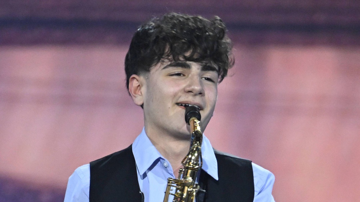 Il talento di Adrano trionfa su Rai 1 a “Dalla Strada al Palco”: Alfio Russo conquista tutti - 