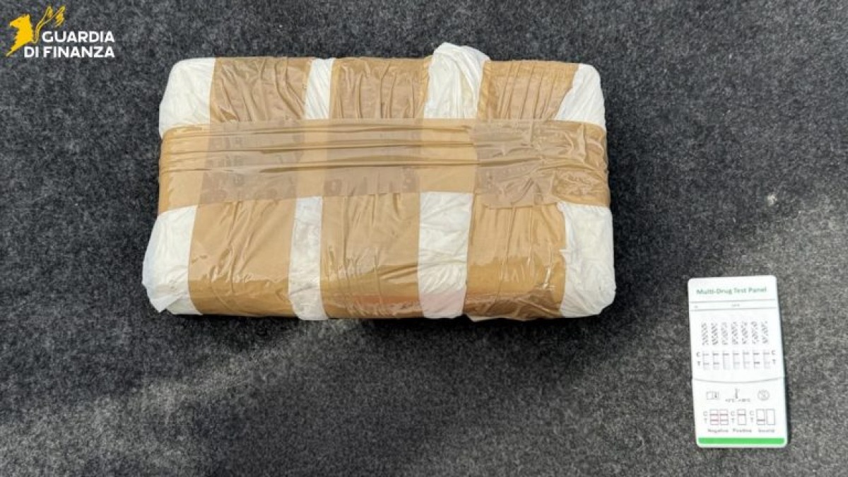 Misterbianco, due chili di droga nascosti tra bagagliaio e abitazione: arrestato, affare da 200mila euro - 