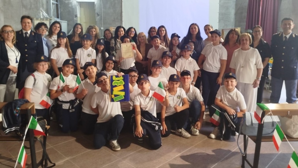 Paternò, emozioni e applausi alla “Marconi”: premiati gli alunni del progetto Legalità - 