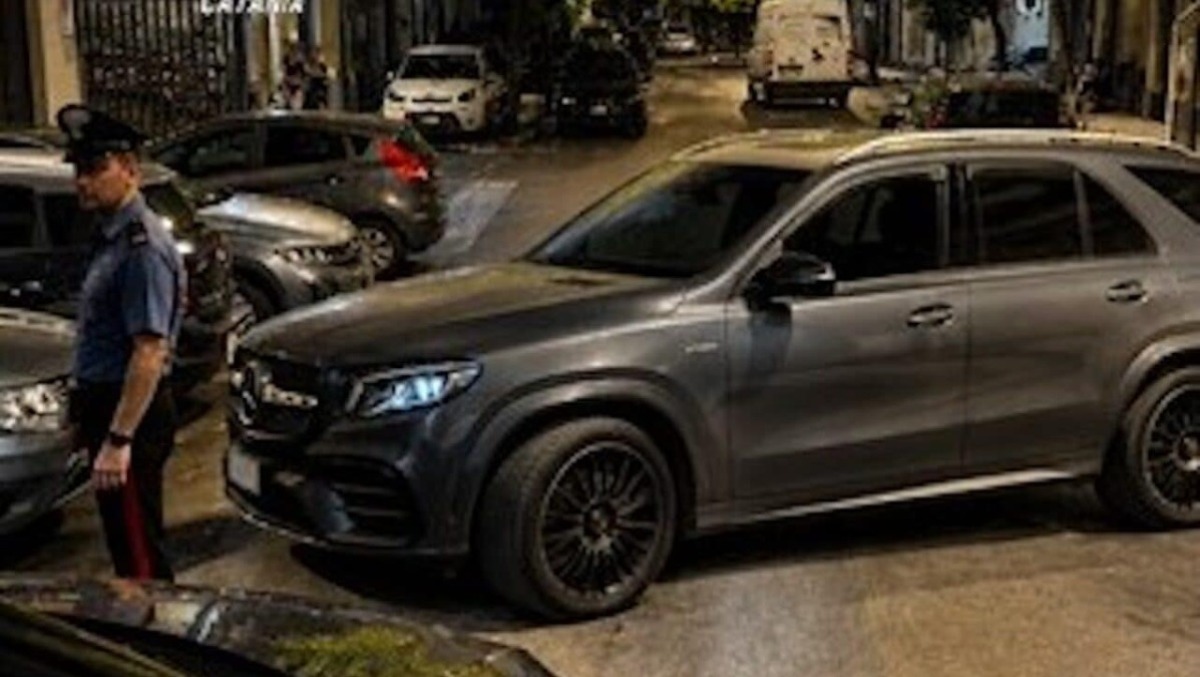 Catania, 16enne ruba un Suv e fugge nella notte: folle inseguimento tra le vie del centro - 
