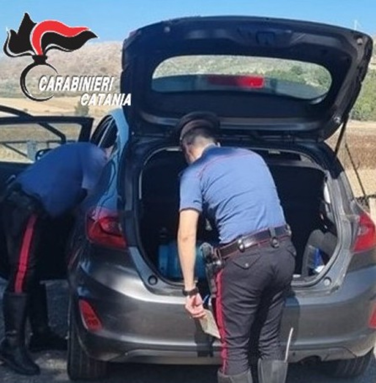 Paternò, 16enne fermato dai Carabinieri con droga e 2.700 euro in casa