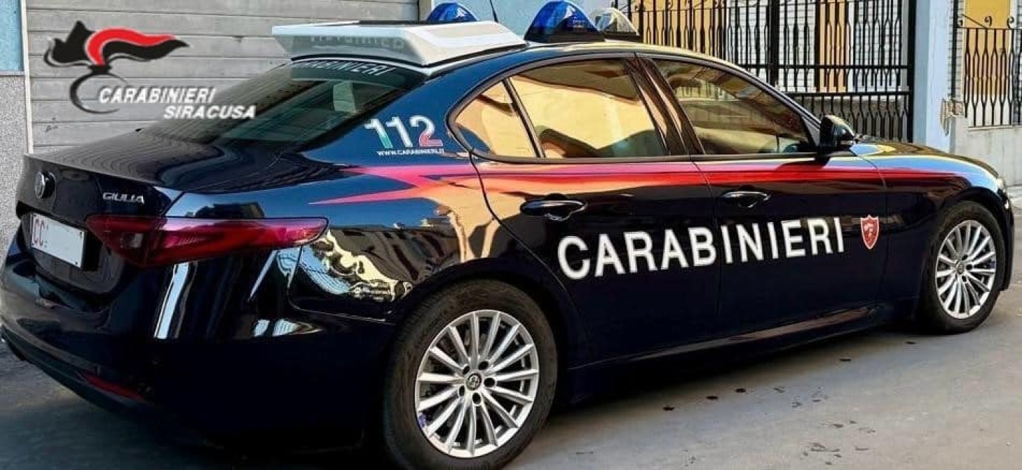 Aci Catena, si fa “inseguire” dallo stalker per portarlo in caserma: arrestato - 